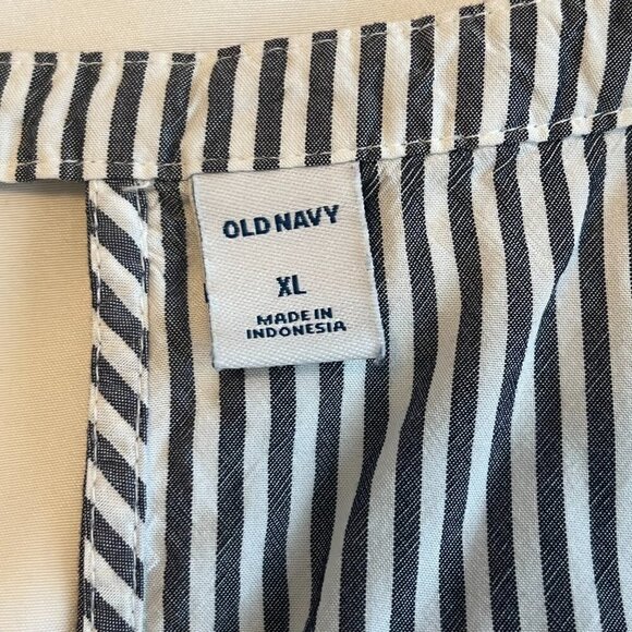 Old Navy Pinstriped Sleeveless Top Size XL - Picture 5 of 6